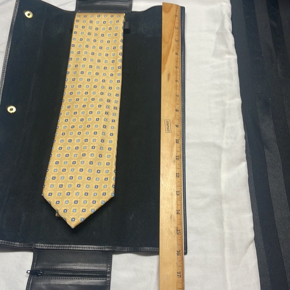 Tiffany & Co. Leather Travel Tie Case. Tie pictured is not included. - Picture 9 of 11